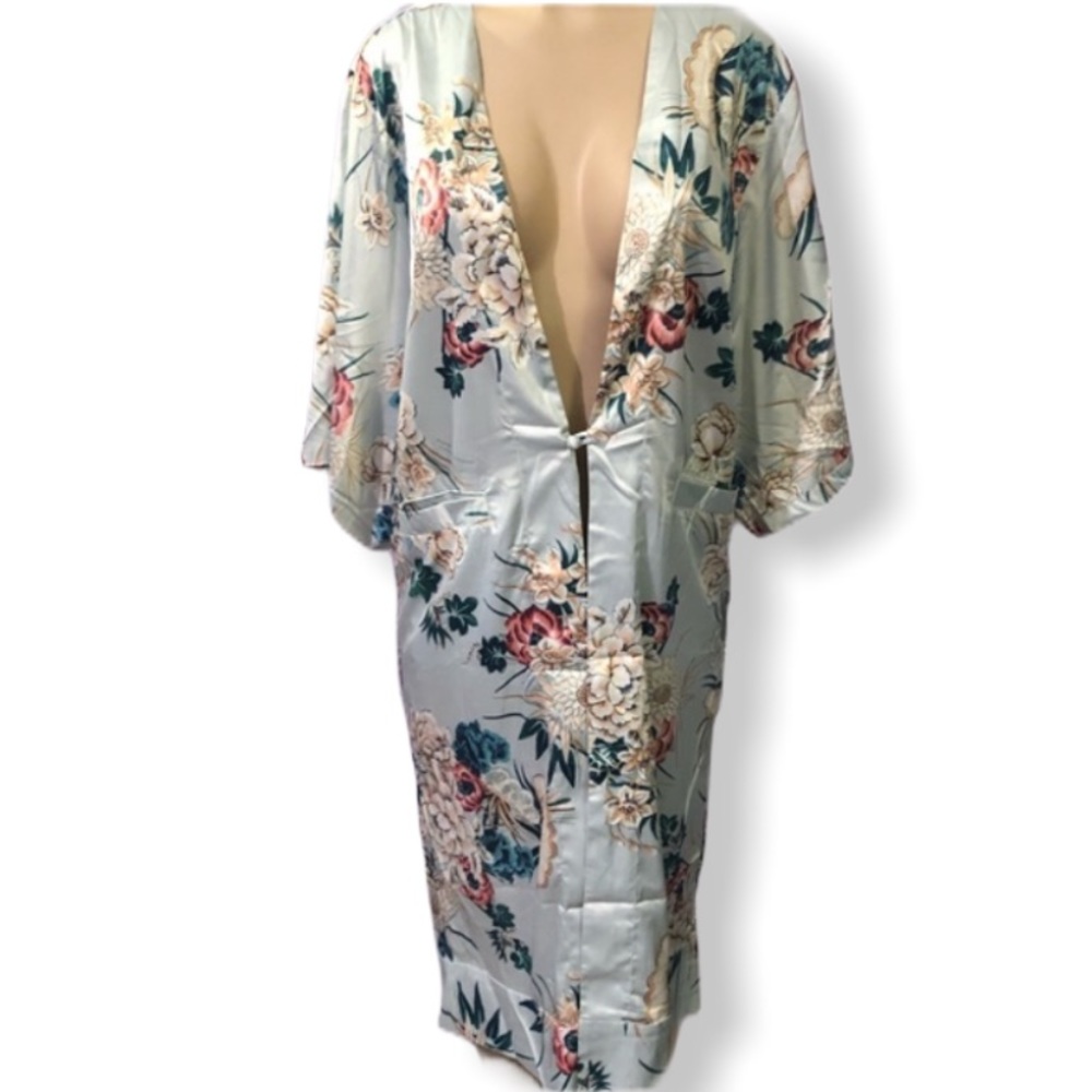 Mint Satin Robe with Floral Pattern - Picture 5 of 6